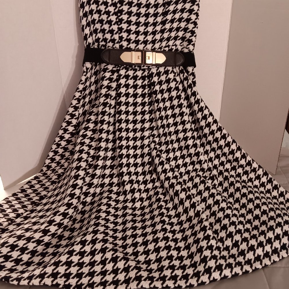 Xtaren Blk/White Strapless Dress w/matching purse